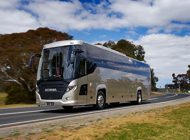 Unité d'entraînement électrique dans le groupe motopropulseur de bus et d'autobus